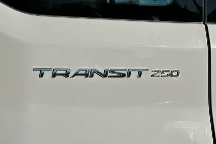 $32871 : Ford Transit 2024 250 3dr SW image 9
