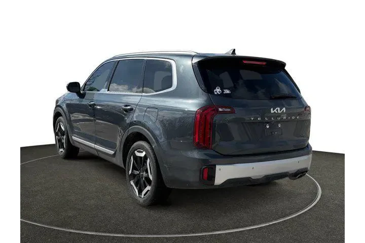 $31479 : Kia Telluride 2024 S 4dr SUV image 3
