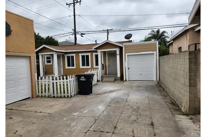 $2030 : Hermosa casa🏠en South Gate🏠 image 1