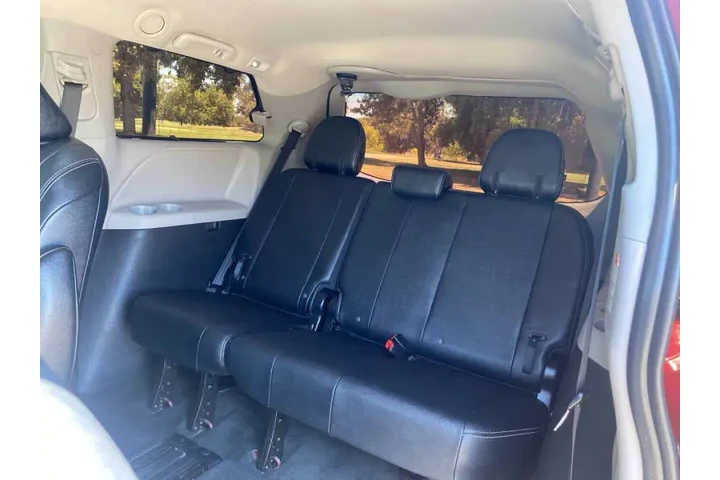 $15995 : 2015 Sienna SE Premium 8-Pass image 10