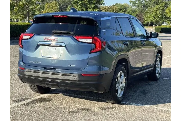 $25800 : GMC Terrain 2024 AWD SLE 4dr image 5