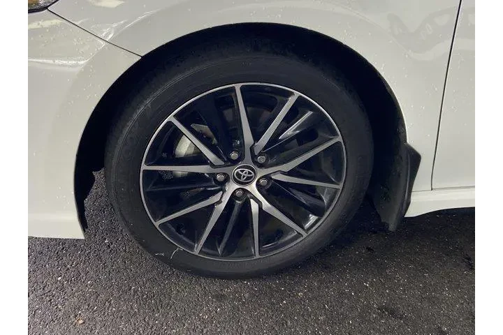 Toyota Camry 2023 AWD SE 4dr image 9