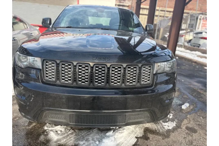 2017 Grand Cherokee image 3
