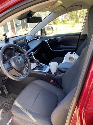 $17500 : 2019 Toyota RAV4 LE image 3