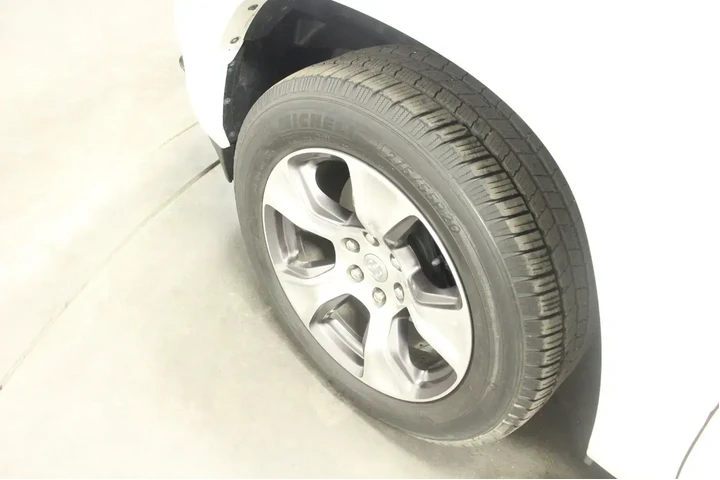 $26962 : Ram 1500 2019 4x4 Laramie 4d image 9