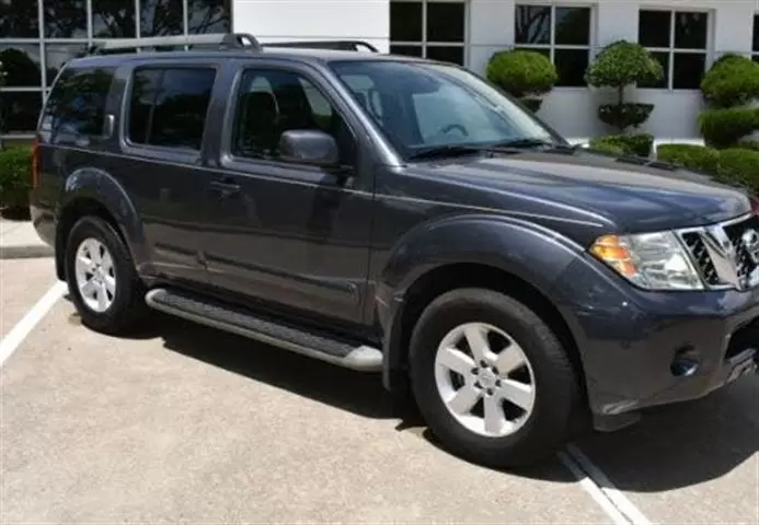 $3500 : 2011 Nissan Pathfinder SV SUV image 1