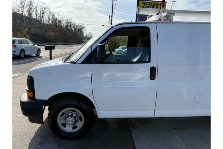 $11750 : 2017 Express 2500 image 4