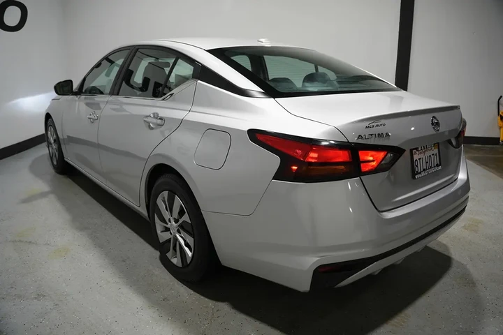 $13027 : 2020 Altima image 10