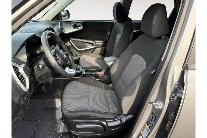 $14881 : Kia Soul 2023 S 4dr Crossove image 10