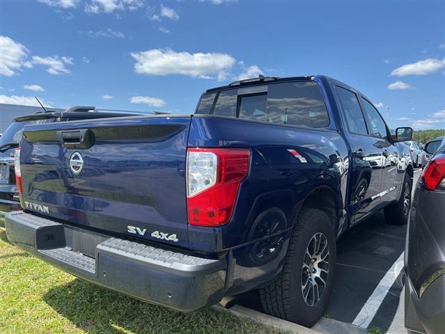 $32390 : PRE-OWNED 2022 NISSAN TITAN SV image 6