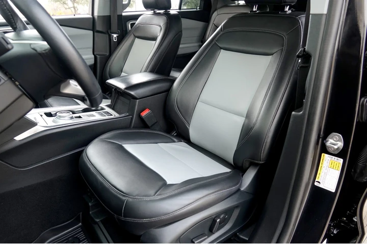 $17990 : 2023 Explorer XLT image 6