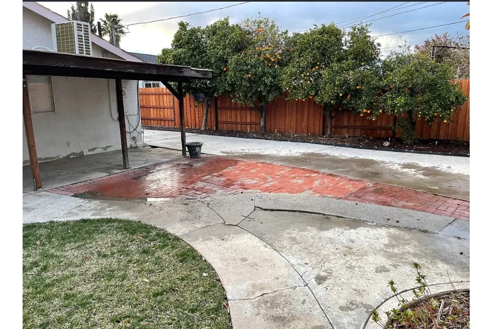 $2800 : 3 bedroom house available image 6