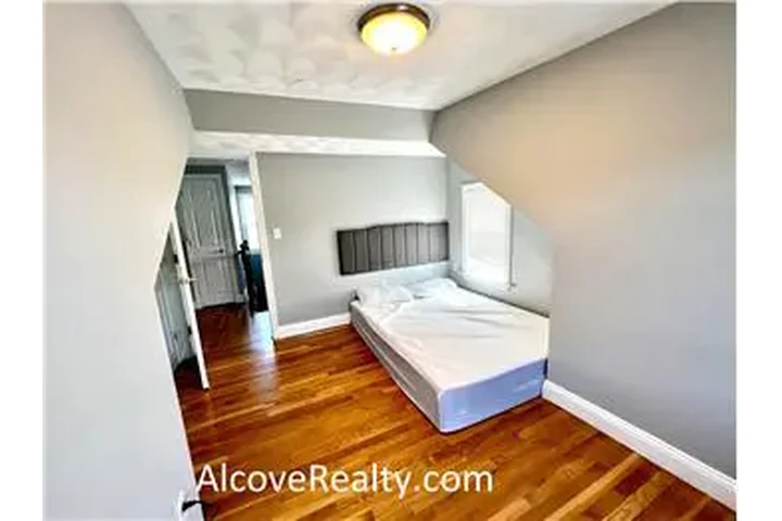 $4950 : Rental property with 5 bedro image 10