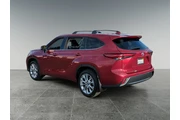 $38826 : Toyota Highlander 2023 LE 4d thumbnail