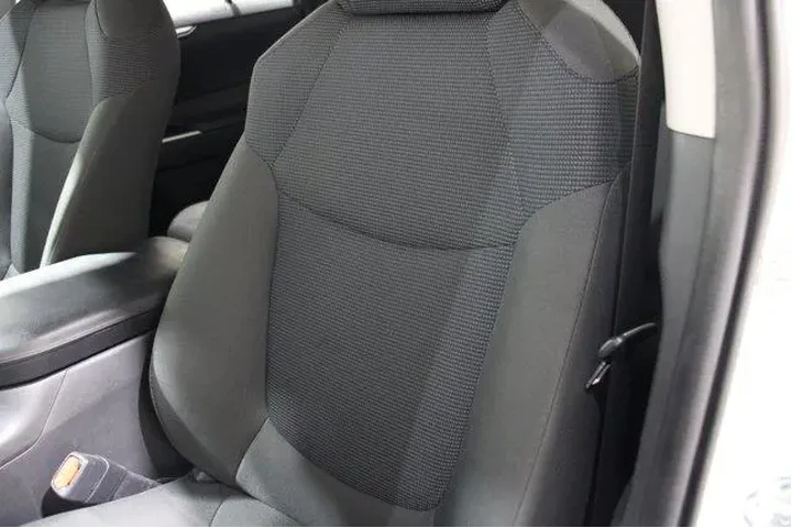 $28456 : Toyota RAV4 2024 AWD LE 4dr image 4