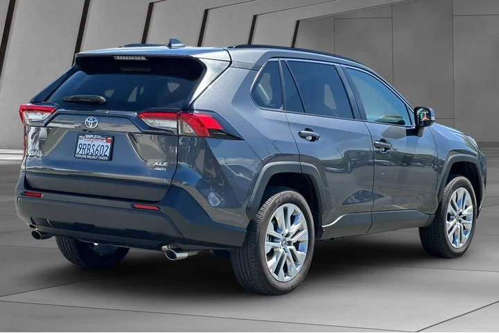 $36900 : Toyota RAV4 2024 AWD XLE Pre image 4