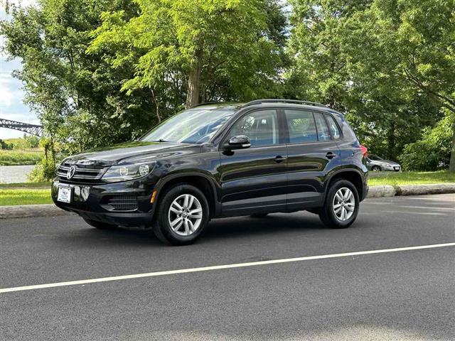 2016 Tiguan S image 4