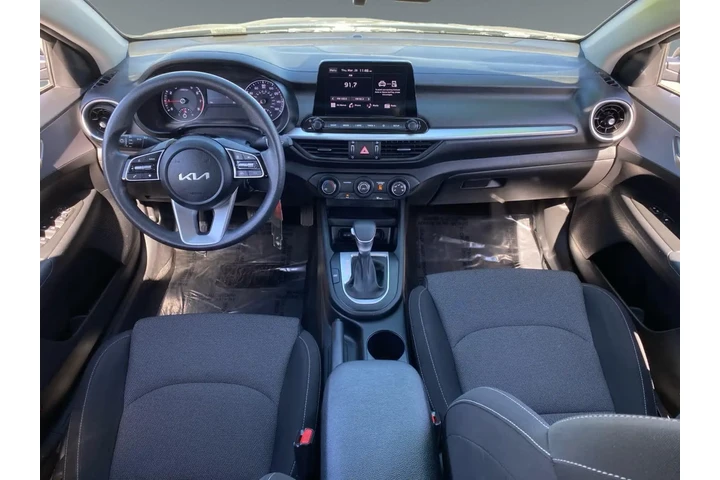 $25990 : Kia Forte 2024 LX 4dr Sedan image 10