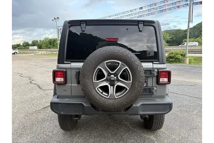 $27824 : Jeep Wrangler Unlimited 2021 image 6