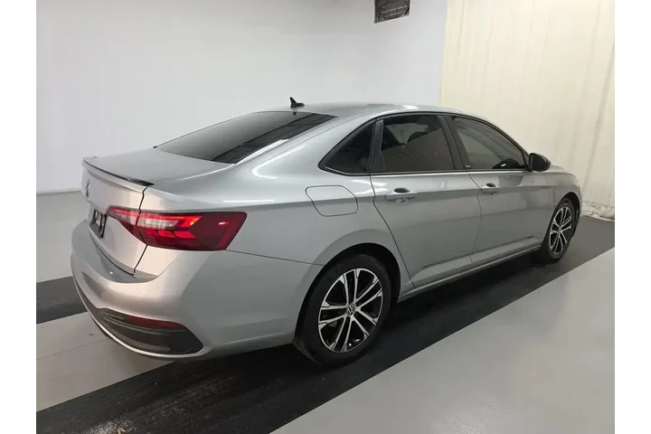 $15990 : Volkswagen Jetta 2023 Sport image 2