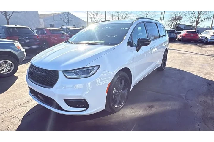 $35995 : 2025 PACIFICA image 7