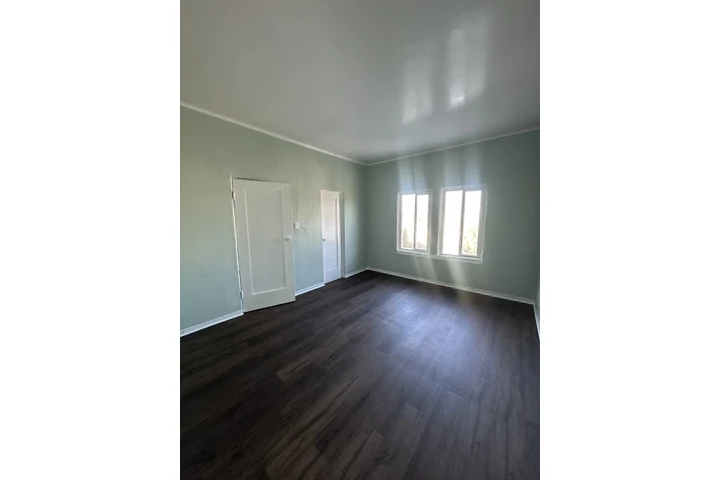 $1840 : COMMERCE: 1 BEDROOM APT image 3