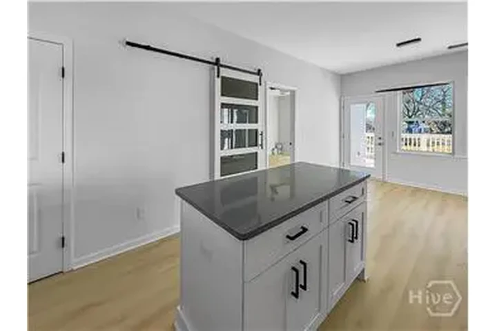 $2200 : Rental property with 3 bedro image 9