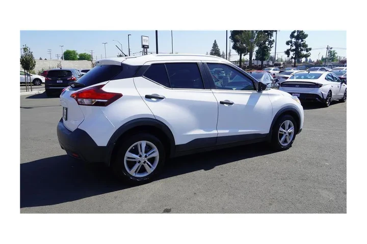 $13984 : 2018 Kicks S image 6