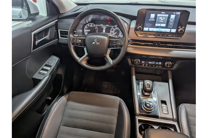 $25997 : Mitsubishi Outlander 2024 SE image 7