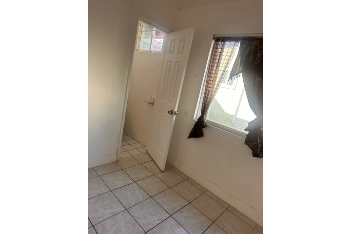 $1200 : Cuarto/baño privado image 3