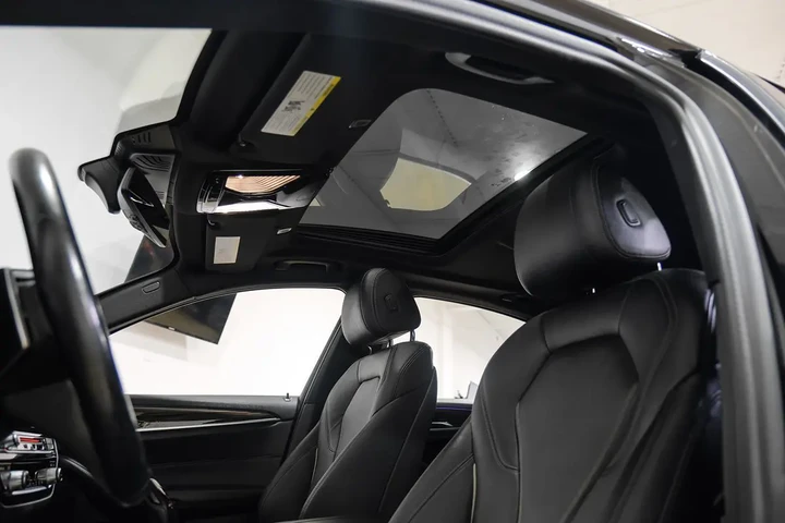 $17490 : 2019 5 Series 530i image 6