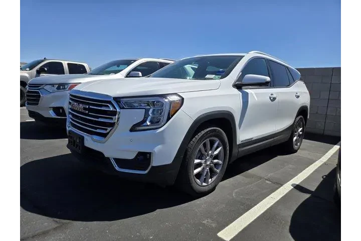 $25115 : GMC Terrain 2023 AWD SLT 4dr image 2