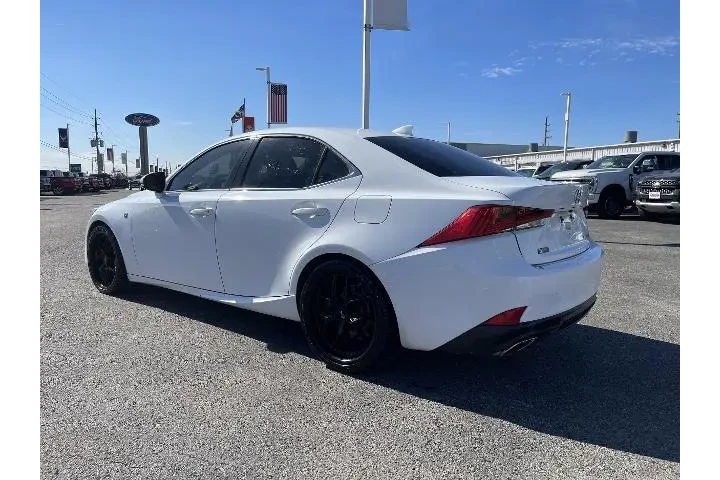 $17988 : Lexus IS 200t 2017 4dr Sedan image 3
