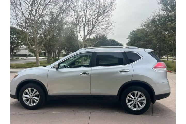 $8700 : 2016 Rogue SV image 8