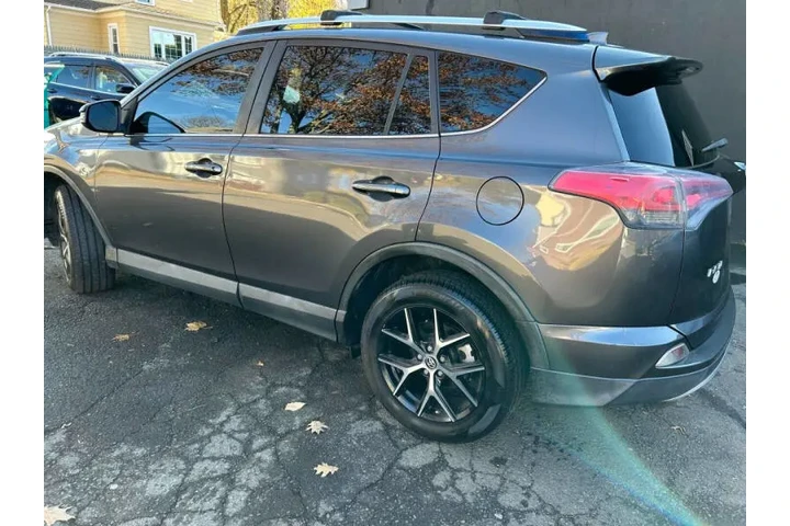 $21000 : 2016 RAV4 SE image 3