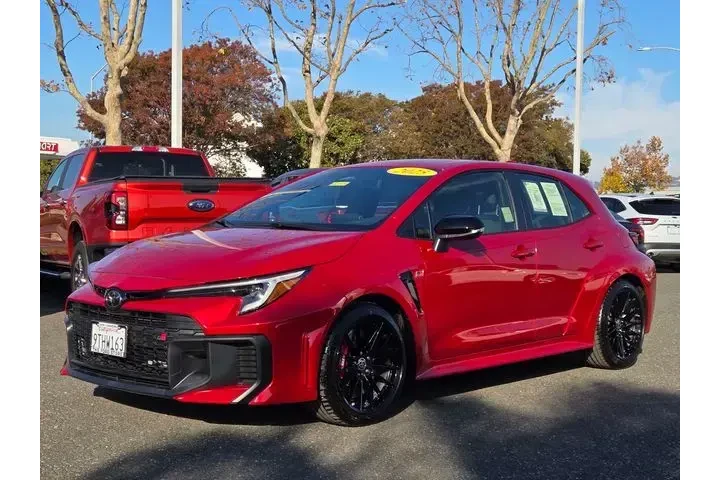 $36900 : Toyota GR Corolla 2025 AWD C image 2