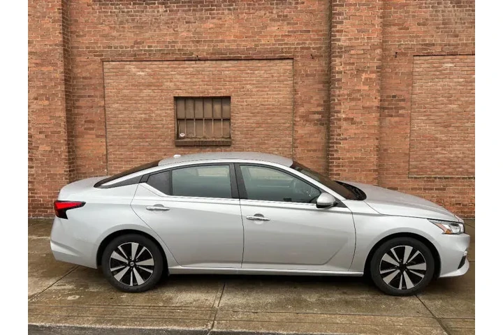$16500 : 2021 Altima 2.5 SV image 3