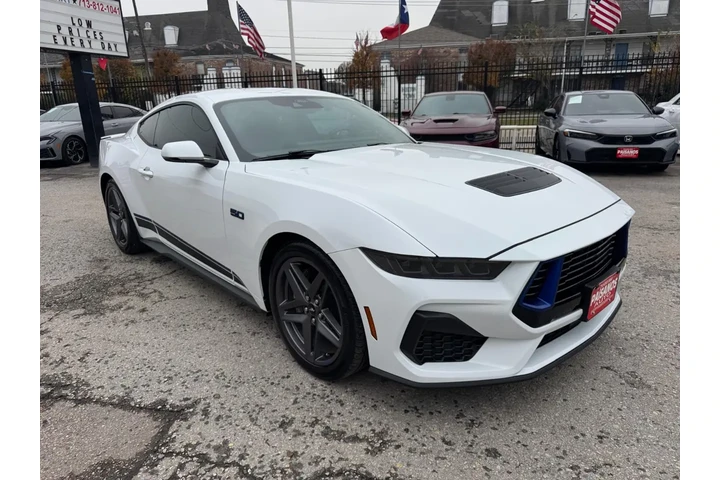 2024 Mustang GT Premium Coupe image 3