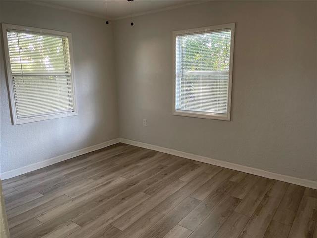 $800 : Freshly updated 2 Bedroom 1 Ba image 3