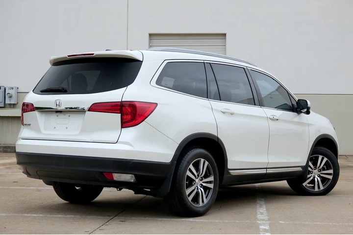 $13996 : 2017 Pilot EX-L image 3