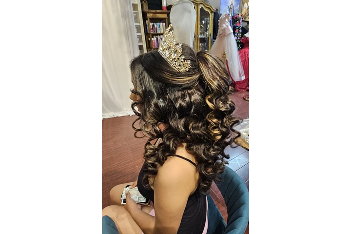 MAQUILLAJE Y PEINADO image 1