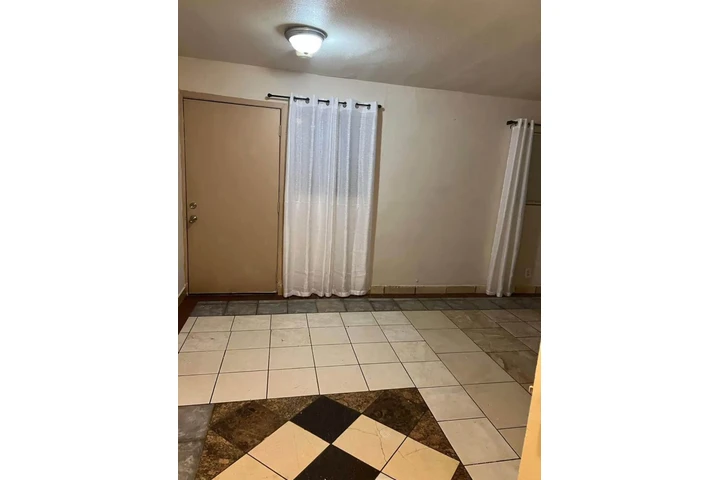 $1000 : SE RENTA UNA RECAMARA EN ELA image 1