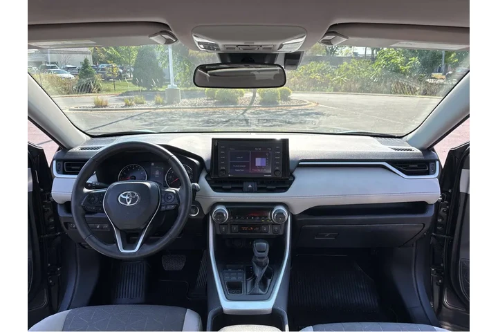 $30000 : Gold Certified2022 RAV4 XLE image 4