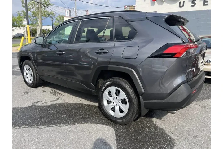 $16900 : 2019 RAV4 LE image 7