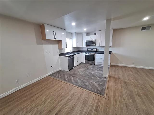 $1850 : GORGEOUS 1 BED 1BATH image 3