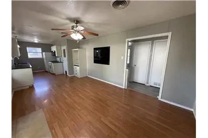 $1295 : Rental property with 3 bedro image 9