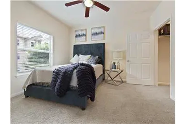 $1810 : Rental property with 2 bedro image 8