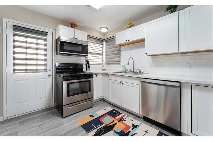 $900 : open living spacious home image 5