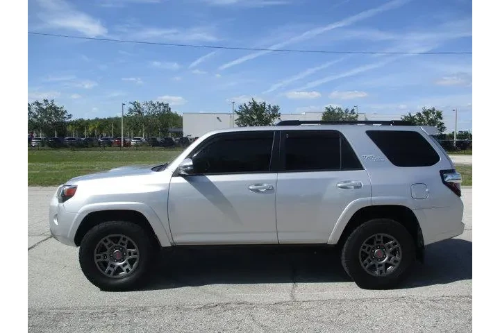 $35995 : Toyota 4Runner 2019 4x4 SR5 image 4