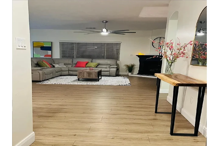 $1050 : beautifully Freshly painted image 2